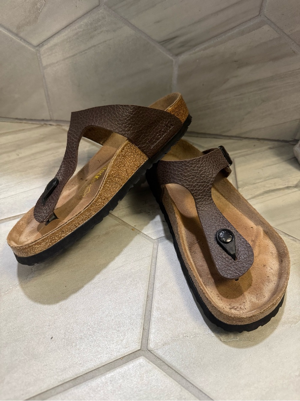 Birkenstock Gizeh Brown Sandals